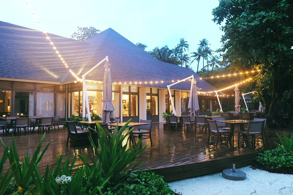 avani fares maldives resort: Ресторан 2
