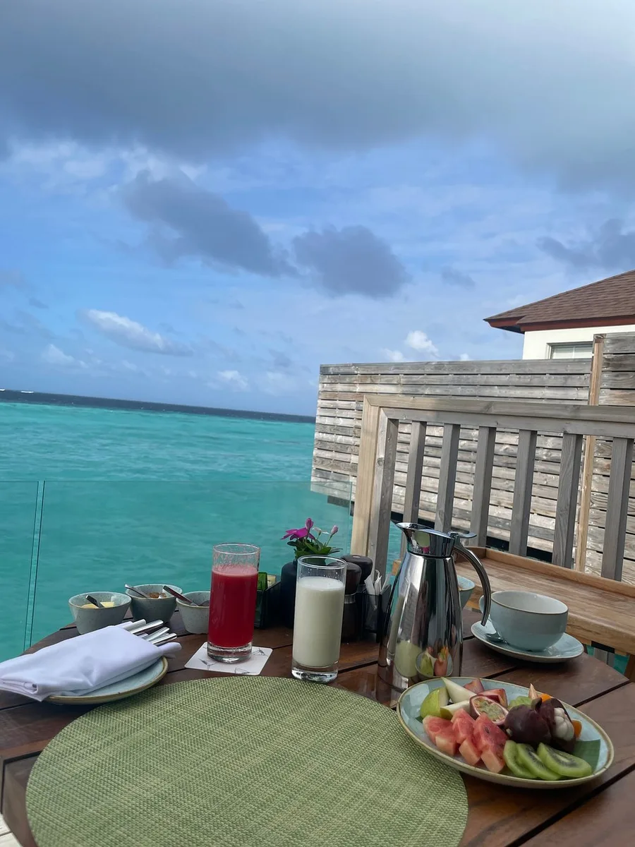 avani fares maldives resort: Ресторан 9