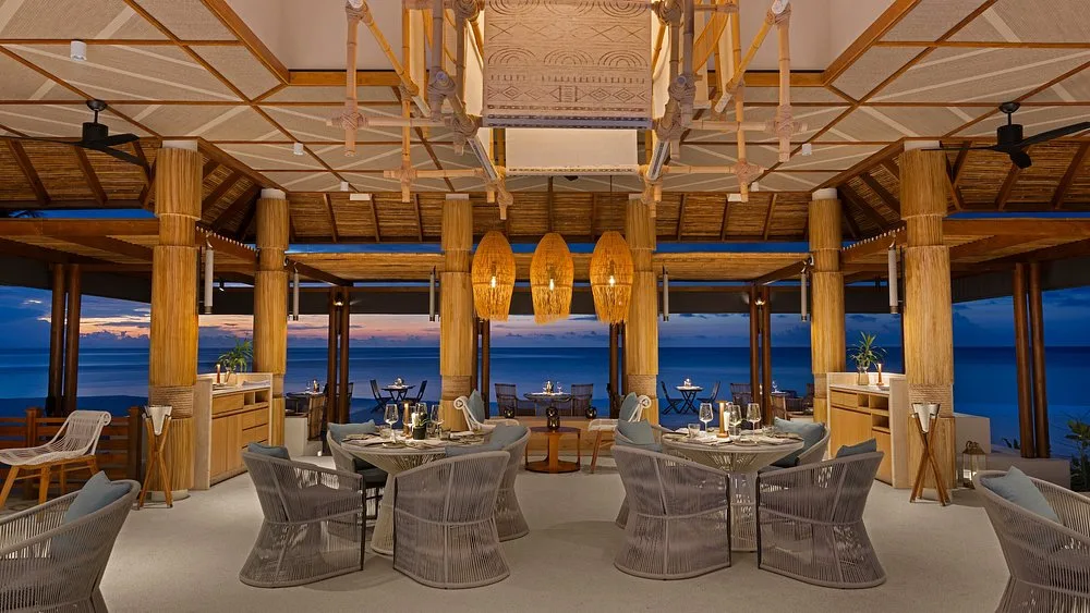avani fares maldives resort: Ресторан 12