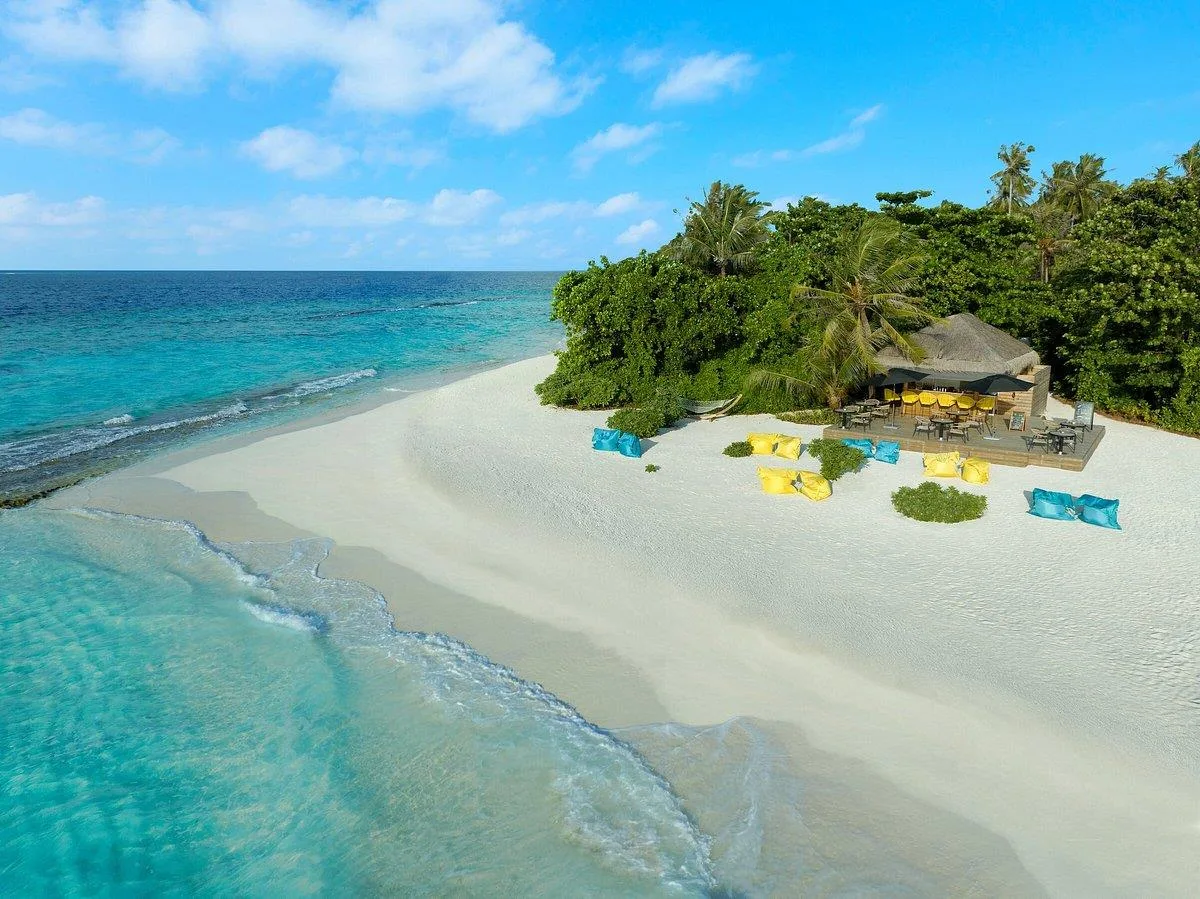 avani fares maldives resort 5*