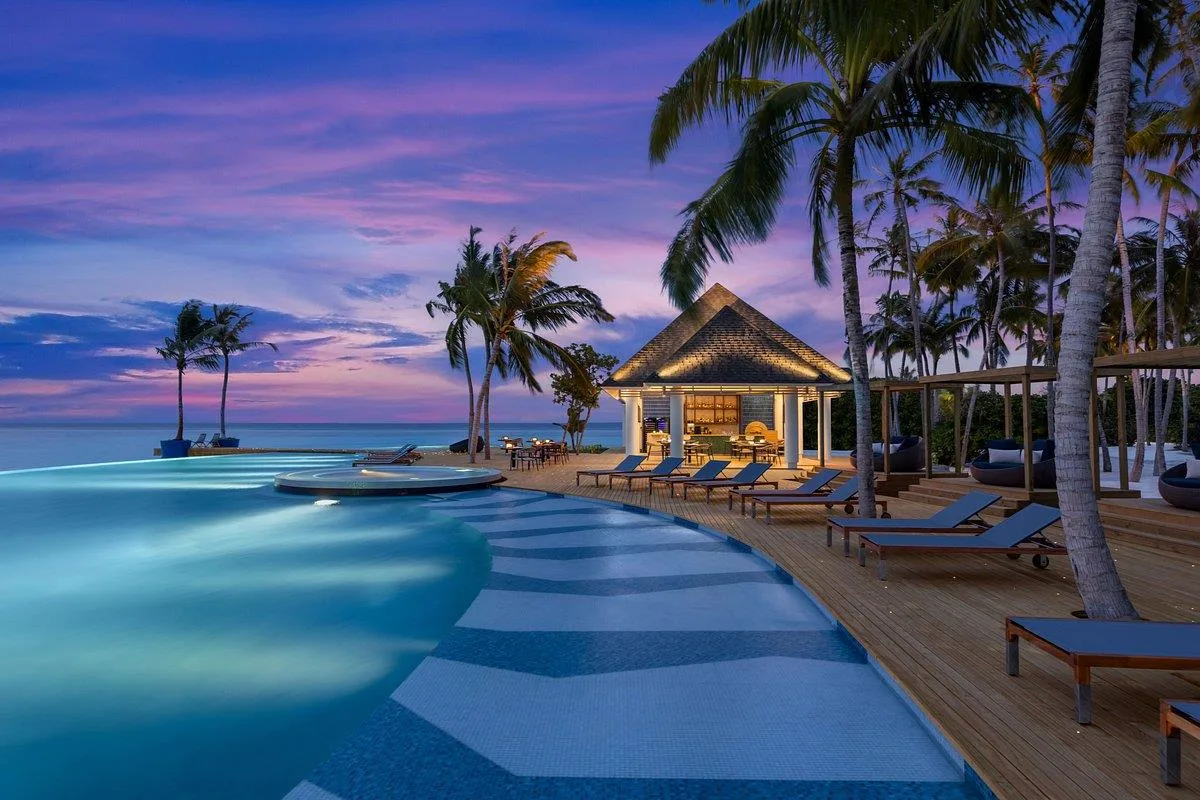 avani fares maldives resort 5*